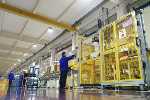 Forklift mast rail profile alignment and installation checks